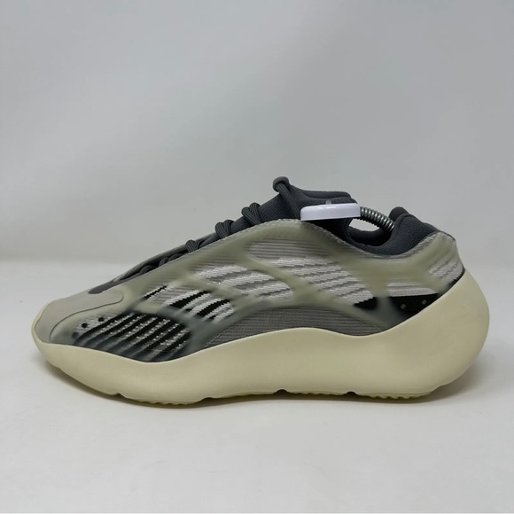 Yeezy Boost 700 V3 “Fade Salt”